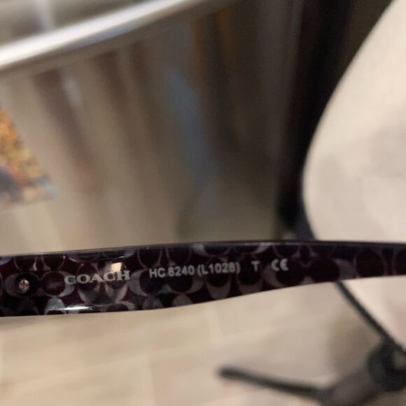 COPY - Coach Sunglasses - Picture 3 of 4